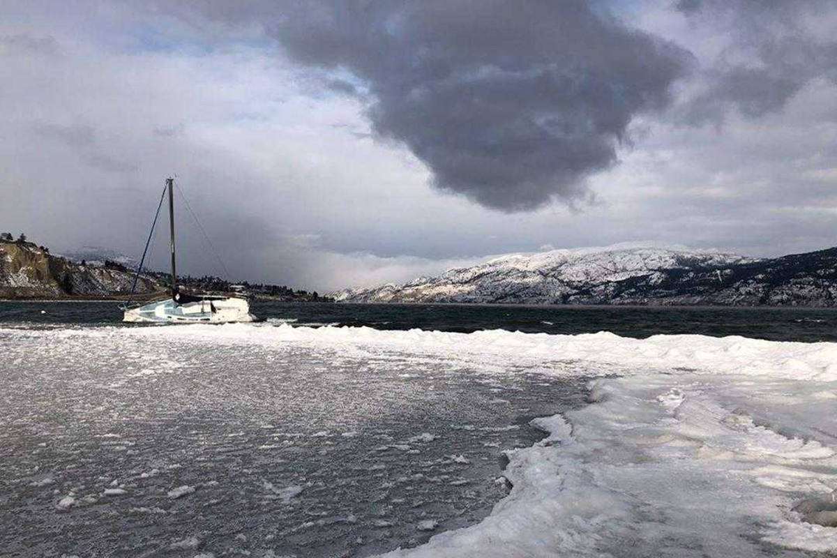 Abandoned boats left to freeze on Okanagan Lake cause chaos