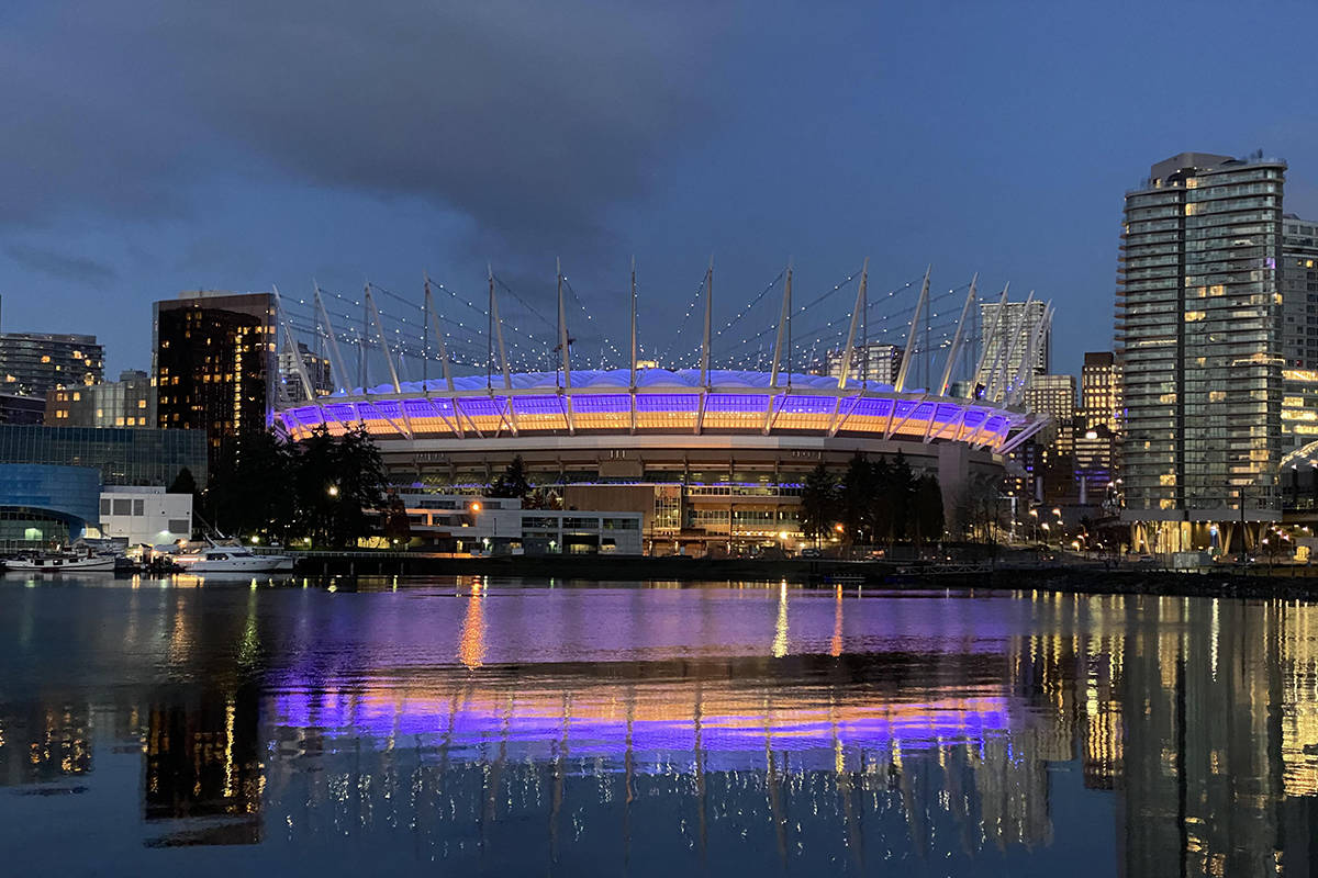 BC Place was lit up purple and yellow on Monday, Jan. 27, 2020, to honour the memory of former Los Angeles Laker Kobe Bryant. (julliantadena/Reddit)