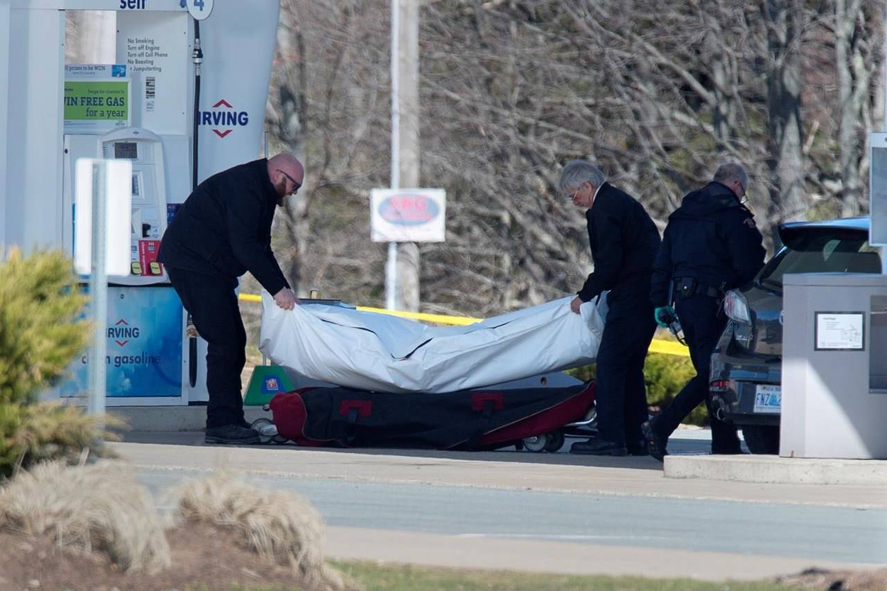 Workers with the medical examiner’s office remove a body from a gas bar in Enfield, N.S. on Sunday, April 19, 2020. A coalition of groups devoted to reducing or eradicating gender based violence across Canada is urging Ottawa and Nova Scotia to refrain from using a restorative justice approach for a promised inquiry into the mass killing that claimed the lives of 22 people in the Maritime province. THE CANADIAN PRESS/Andrew Vaughan