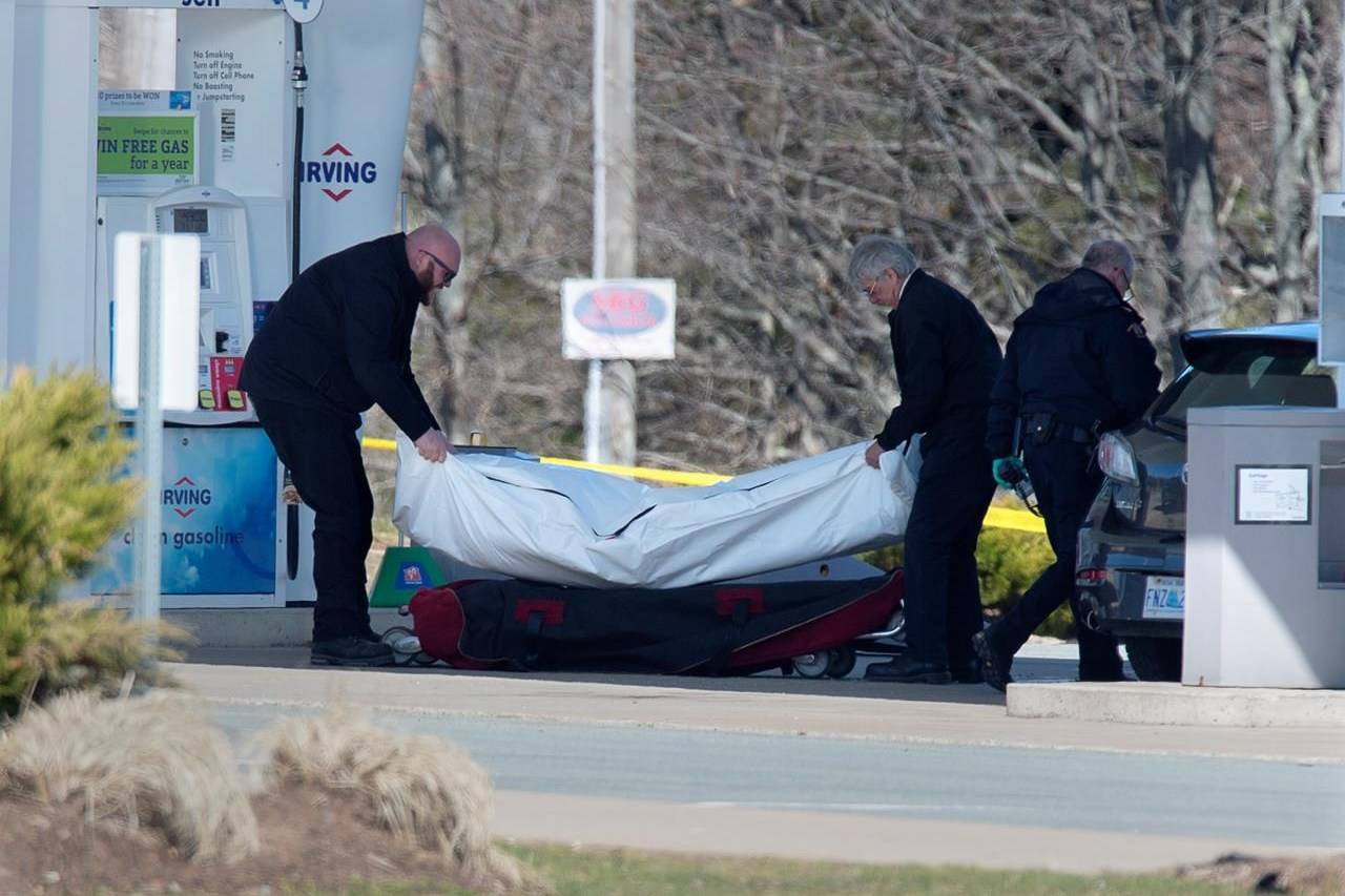 Workers with the medical examiner’s office remove a body from a gas bar in Enfield, N.S. on April 19, 2020. Three Liberal MPs from Nova Scotia have come forward to challenge a decision by Ottawa and the province to conduct a joint review into the mass shootings in April that claimed 22 lives. Darren Fisher, the MP for Dartmouth-Cole Harbour, issued a statement today saying the gravity of the tragedy demands an independent public inquiry, which would have more authority than a joint review. THE CANADIAN PRESS/Andrew Vaughan