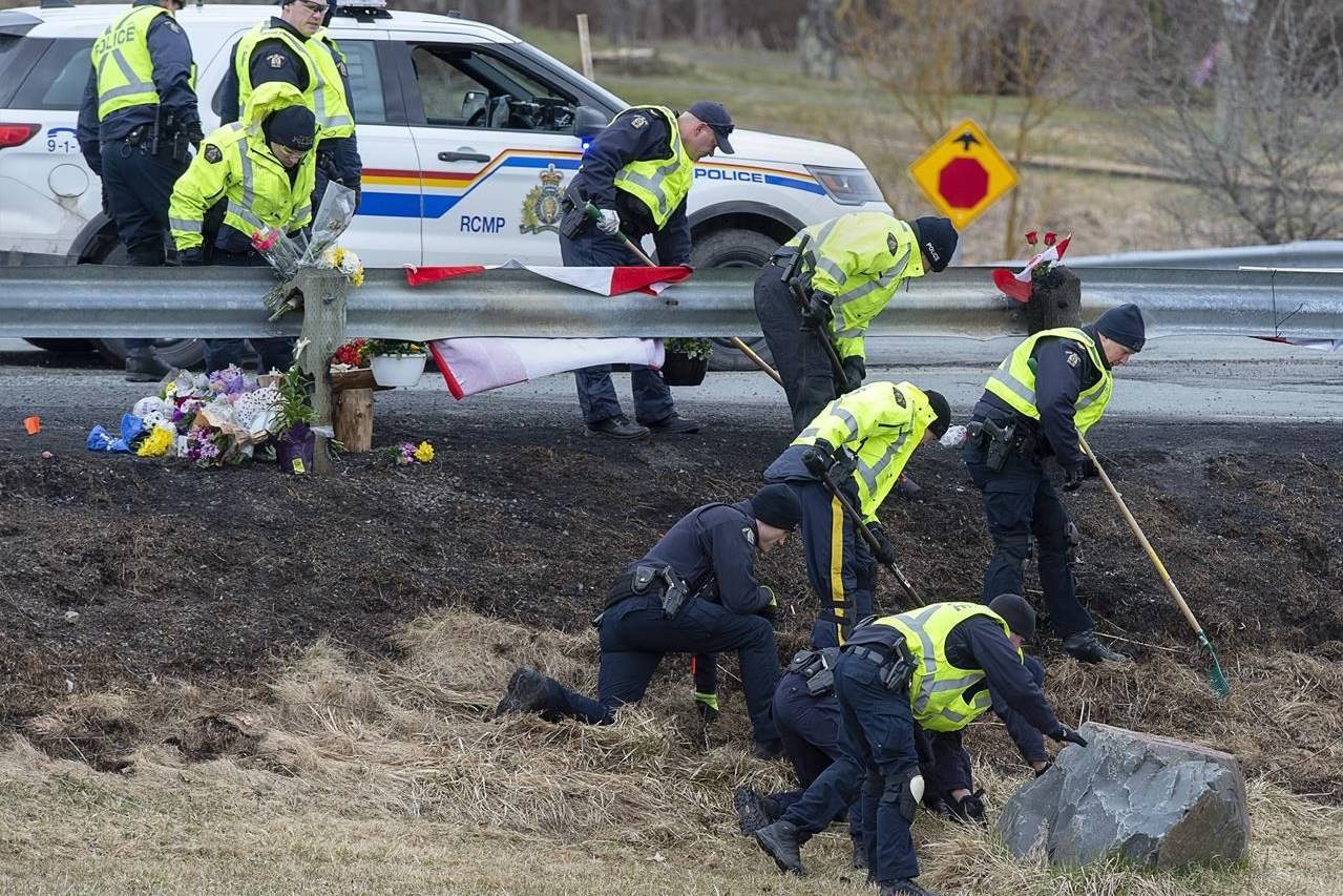 RCMP investigators search for evidence at the location where Const. Heidi Stevenson was killed along the highway in Shubenacadie, N.S. on Thursday, April 23, 2020. Court documents released today describe the violence a Nova Scotia mass killer inflicted on his father years before his rampage, as well as the gunman’s growing paranoia before the outburst of shootings and killings.THE CANADIAN PRESS/Andrew Vaughan