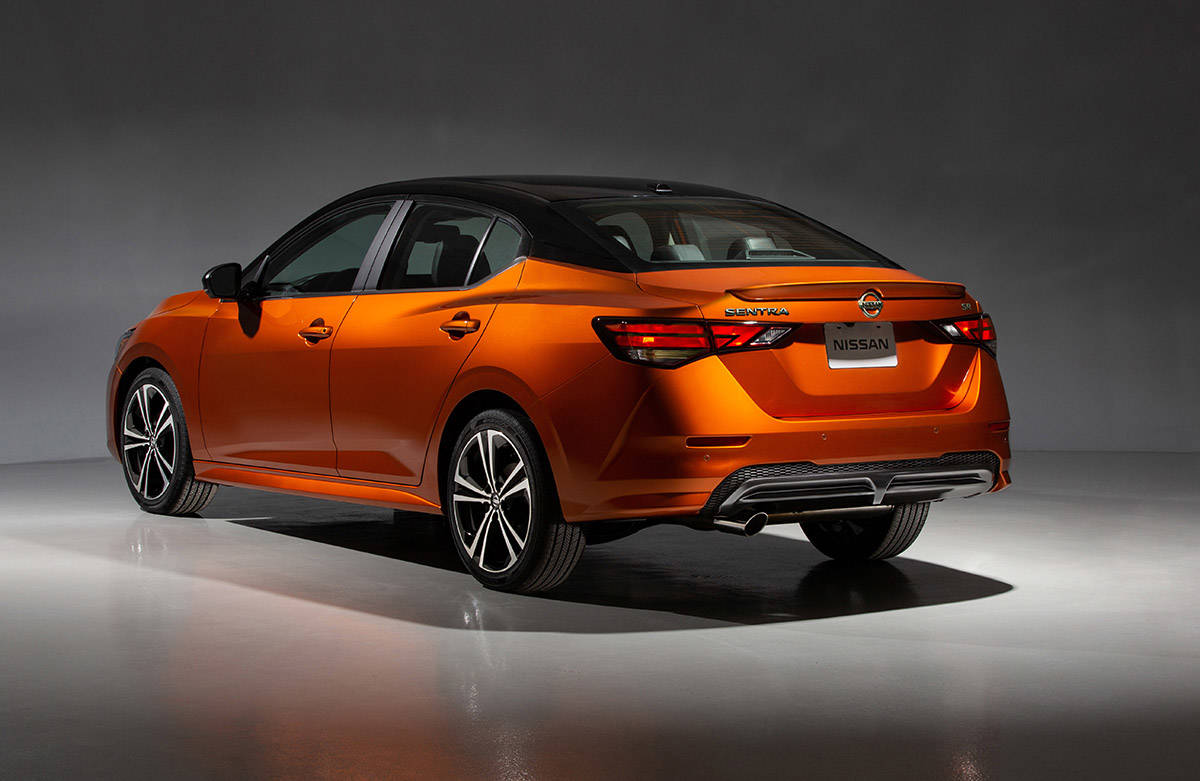 The 2020 Sentra’s design is leaner and more stylish, including fender creases and a tapered “floating” roofline that elegantly blends into the trunk.