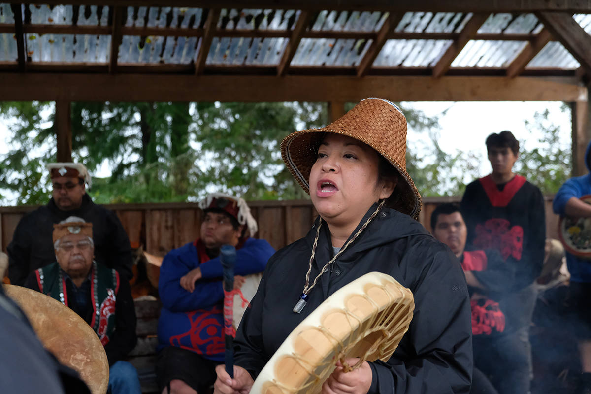 Salla Sukow sings the women warrior song at a recent Gwa’sala-‘Nakwaxda’xw gathering. Ceremony will be part of the Indigenous Court process. (Zoe Ducklow photo)