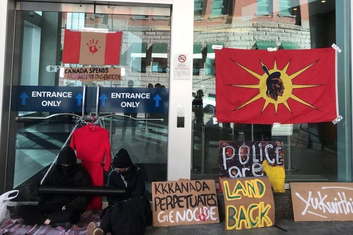 Vancouver police say eight people were arrested Wednesday after anti-pipeline protesters blocked off both the entrances and exits to two buildings in the downtown core. (Instagram/Qtcatspictureclub)