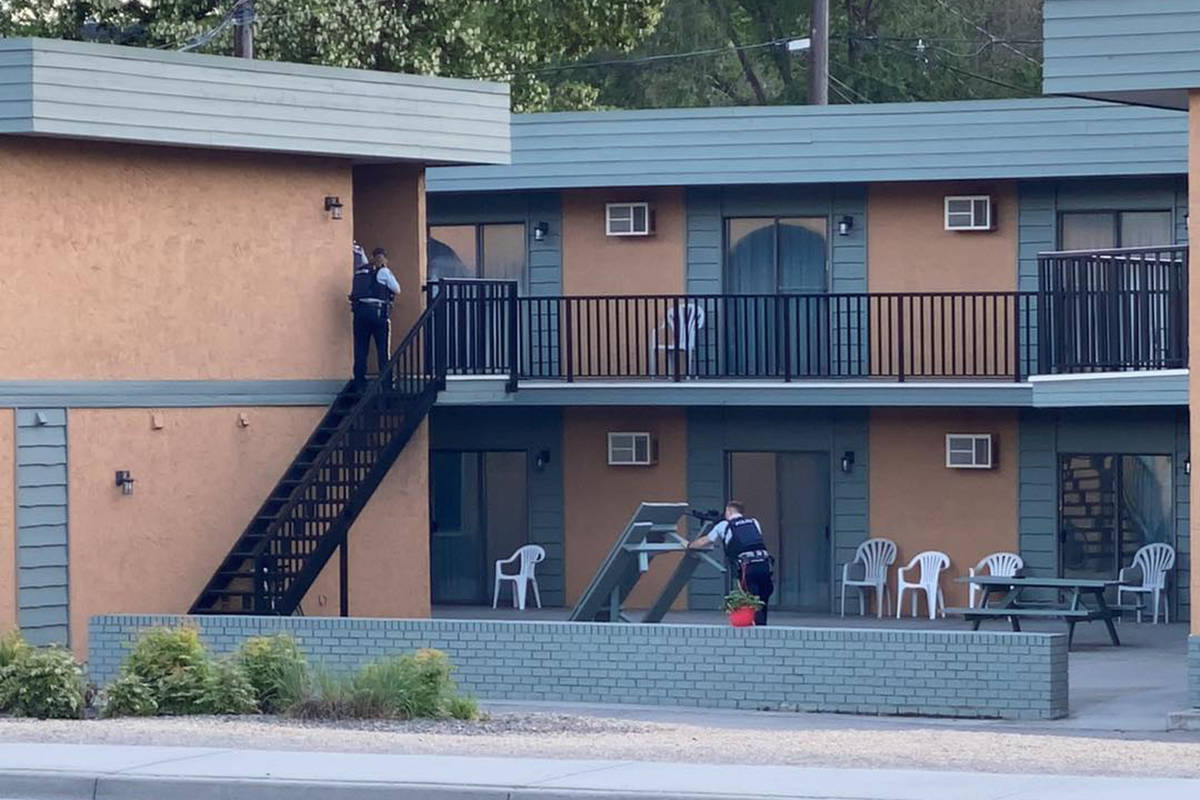 Vernon North Okanagan RCMP officers focus on a Vernon motel room in the 4100 block of 32nd Street Saturday, May 29, shortly before 8 p.m. Police were investigating a report of an individual allegedly with a firearm in one of the rooms. Contact was made with the individuals in the room, who complied fully with police. No firearm was found. A man was arrested but released from custody a short time later. (Dustin Scafe-Pozzobon photo)
