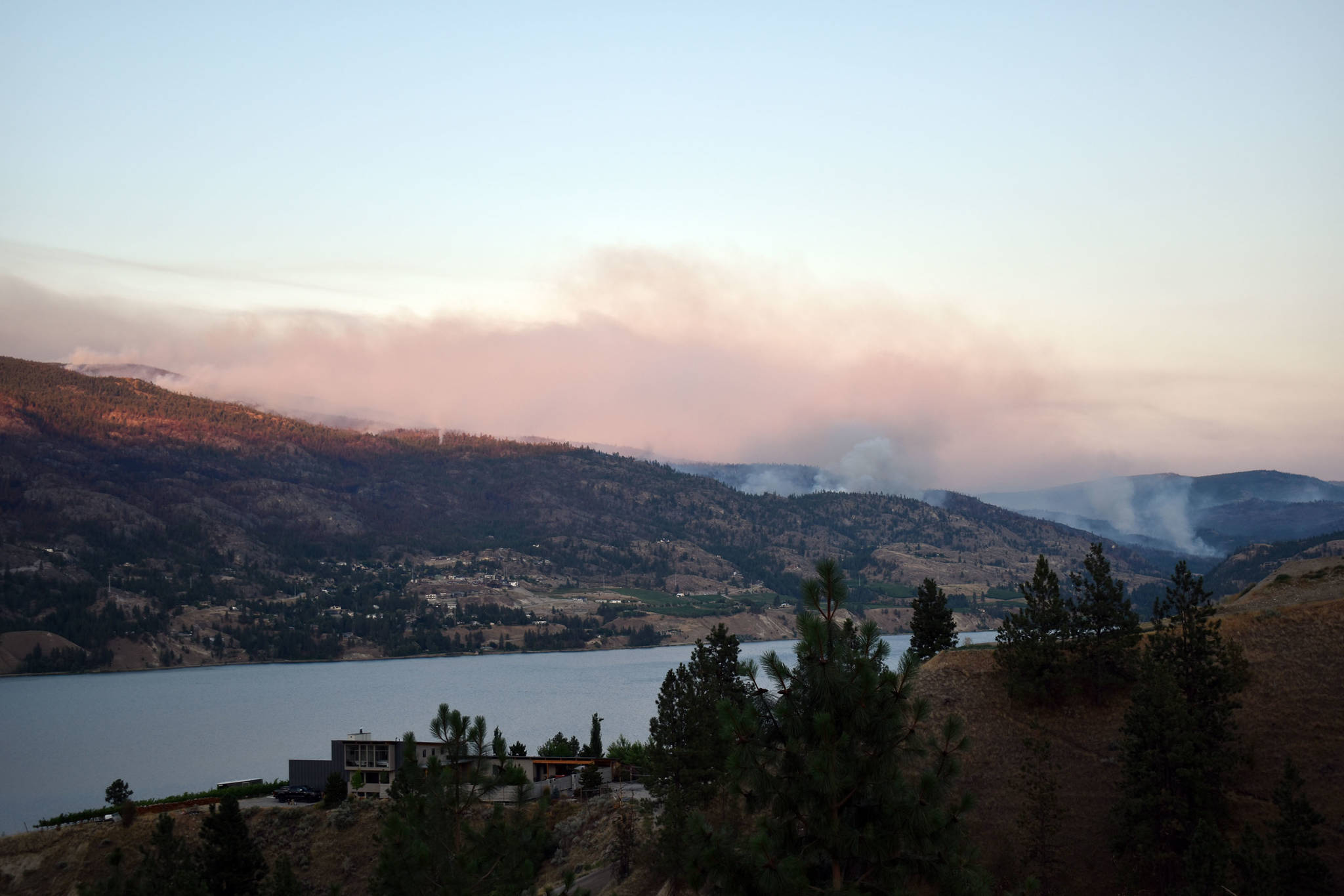 The Thomas Creek Fire seen from the view point between Penticton andKaleden on Thursday evening, July 15. (Brennan Phillips - Western News)