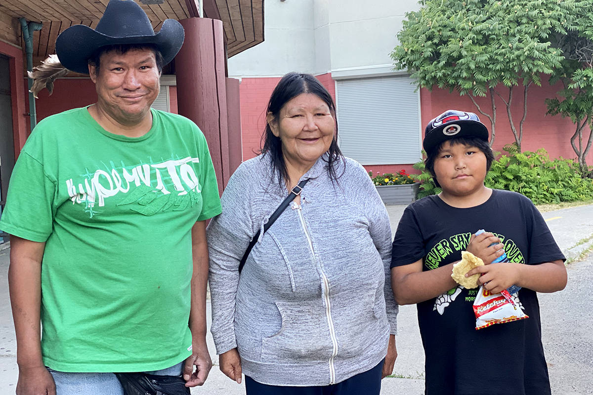 Ulkatcho First Nation evacuated members Roland, Diane and Kayden Paul get ready to board a bus to Prince George Wednesday evening. (Angie Mindus photo - Williams Lake Tribune)