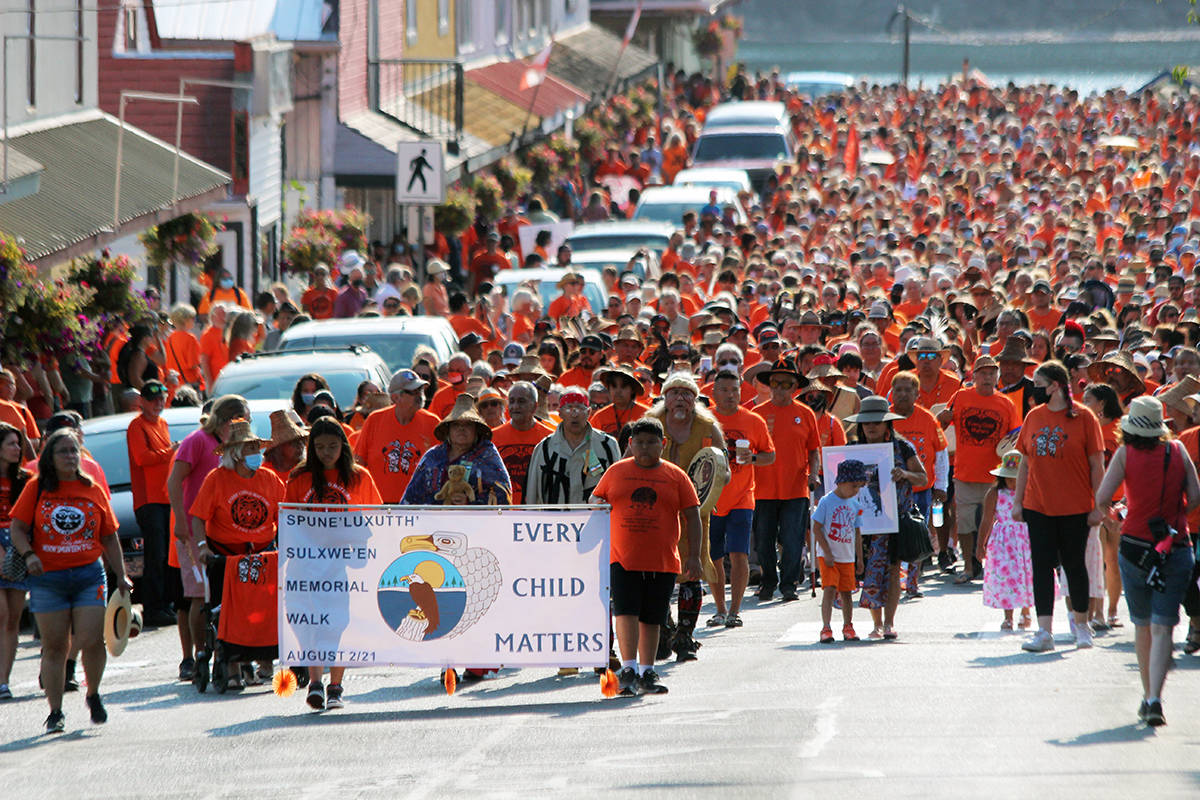 It’s a sea of humanity on Oak Street in Chemainus for the Penelakut Tribe’s Walk for the Children. (Photo by Don Bodger)