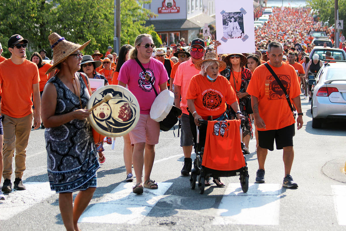 March participants turn onto Willow Street. (Photo by Don Bodger)