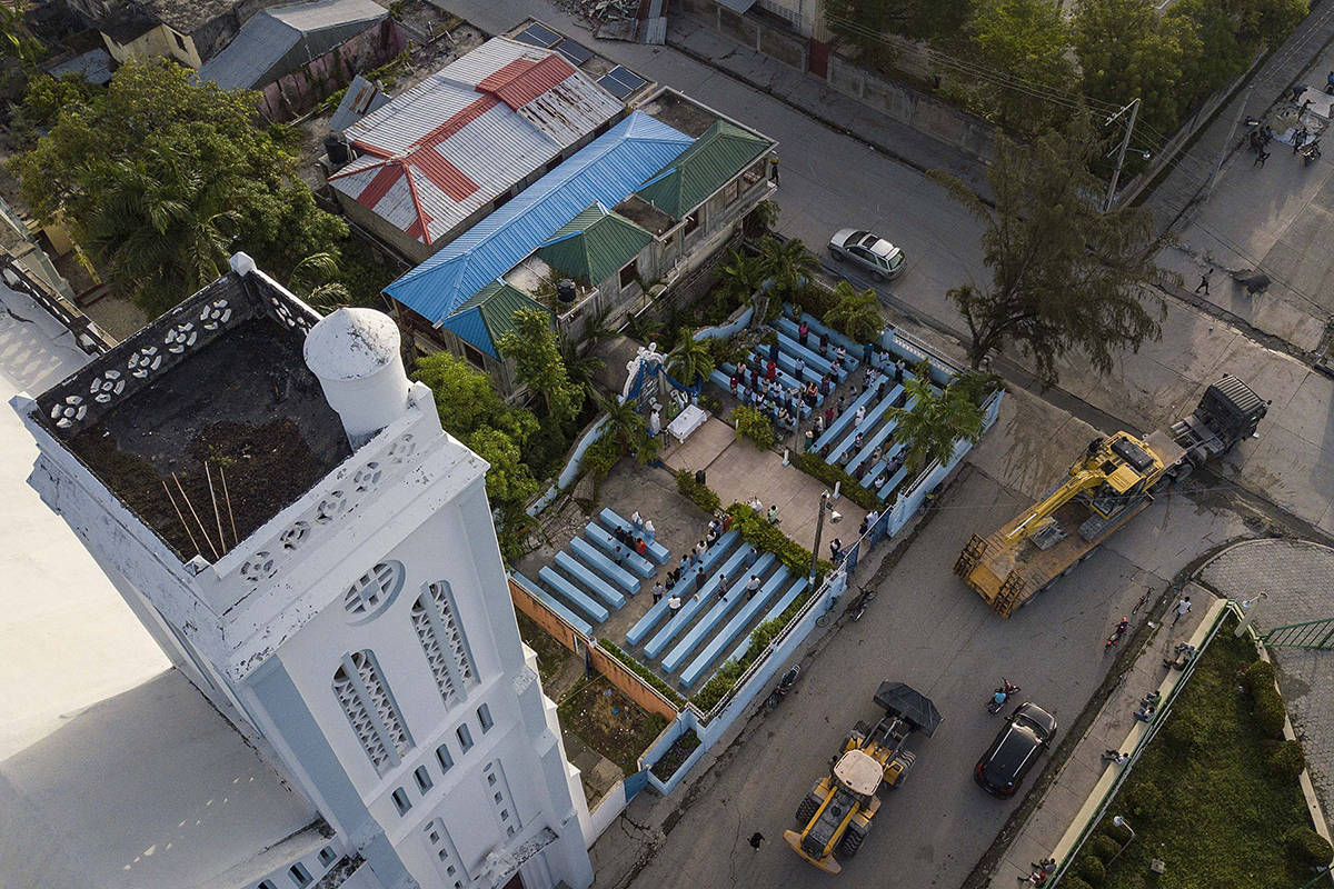 Parishioners attend a mass on the grounds next to earthquake-damaged cathedral in Les Cayes, Haiti, Sunday, Aug. 22, 2021, eight days after a 7.2 magnitude earthquake hit the area. (AP Photo / Matias Delacroix)