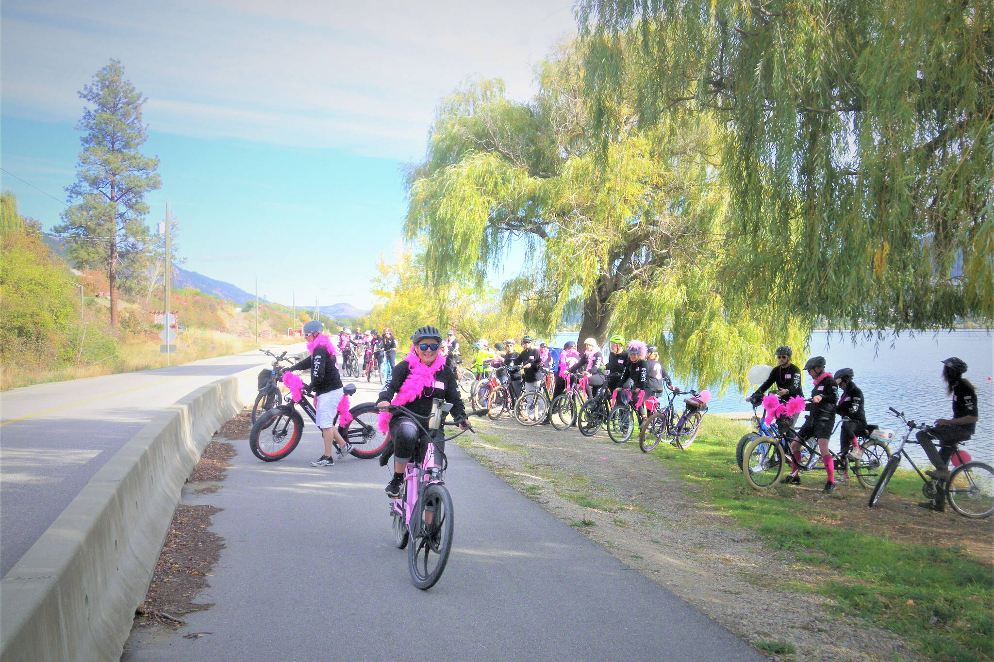 Tena McKenzie leads riders around Wood Lake on the Okanagan Rail Trail Sunday, Oct. 4 for the CIBC Run for the Cure, where she adapted the event to a Ride for the Cure. (J.P. Squire photo)