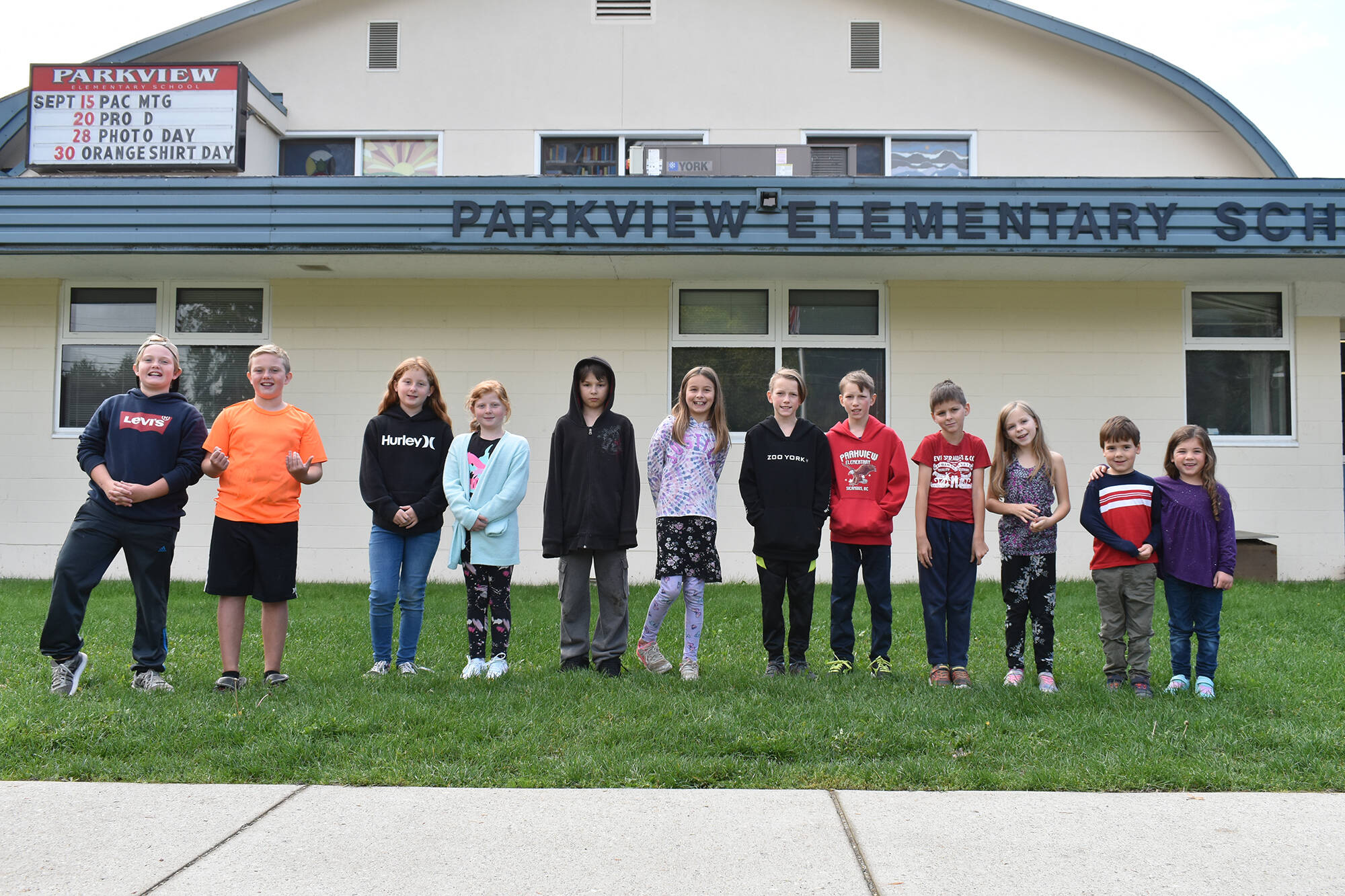 Six sets of twins are attending Parkview Elementary School in Sicamous for the 2021-22 school year. From left to right, their names are: Levi and Cody Clark, Kate and Reese Osmundson, Maxx and Maycie-Jean Lane, Dustin and Dillon Hilder, Emily and Nathan Presley, and Aurora and Logan Dawson. (Zachary Roman/Eagle Valley News)