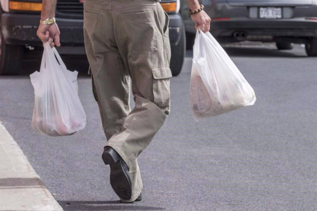 Salmon Arm creates new bylaw on single-use plastic check-out bag ban, in full force by July 2022. (File photo)
Salmon Arm creates new bylaw on single-use plastic check-out bag ban, in full force by July 2022. (THE CANADIAN PRESS/Paul Chiasson)