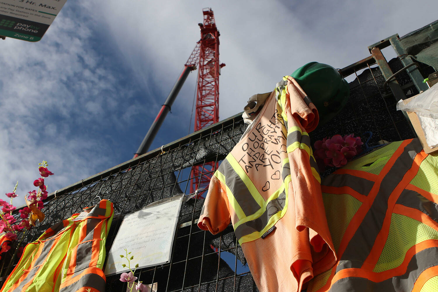 A memorial for the five victims of July’s fatal crane collapse in Kelowna stands in front of the Bernard Block construction site as two new tower cranes are assembled at the site on Oct. 26, 2021. (Aaron Hemens/Capital News)