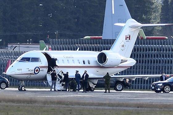 Prime Minister Justin Trudeau’s plane landed just before 12:30 p.m. to the west of Cascade Aerospace at Abbotsford International Airport. A temporary Royal Canadian Air Force base is located there. (John Morrow/Abbotsford News)