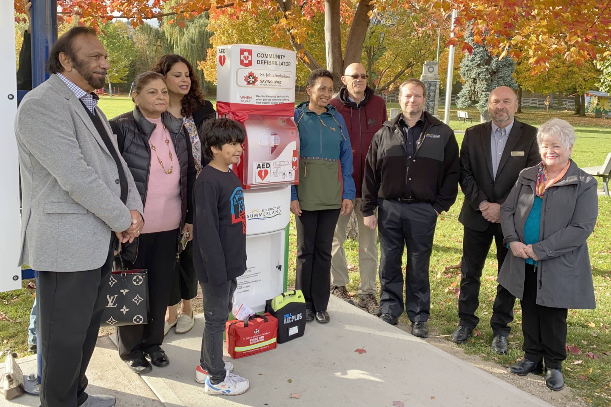 Al Klar, at left, donated an automated external defibrillator to the community of Summerland. With Klar are members of his family. To the right of the machine are Mayor Toni Boot, Mayor-elect Doug Holmes, bylaw officer Darren Krell, Coun. Richard Barkwill and Councillor-elect Janet Peake. (John Arendt - Summerland Review)