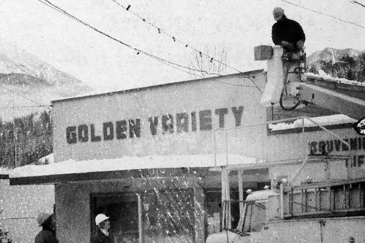 This historic photo is from familiar faces and old businesses. 

Pictured is BC Hydro putting up the Christmas lights around town, which was featured in the Golden Star on Dec. 7, 1977. 
The Golden Variety Store was were Signature Clothing is in 2022.