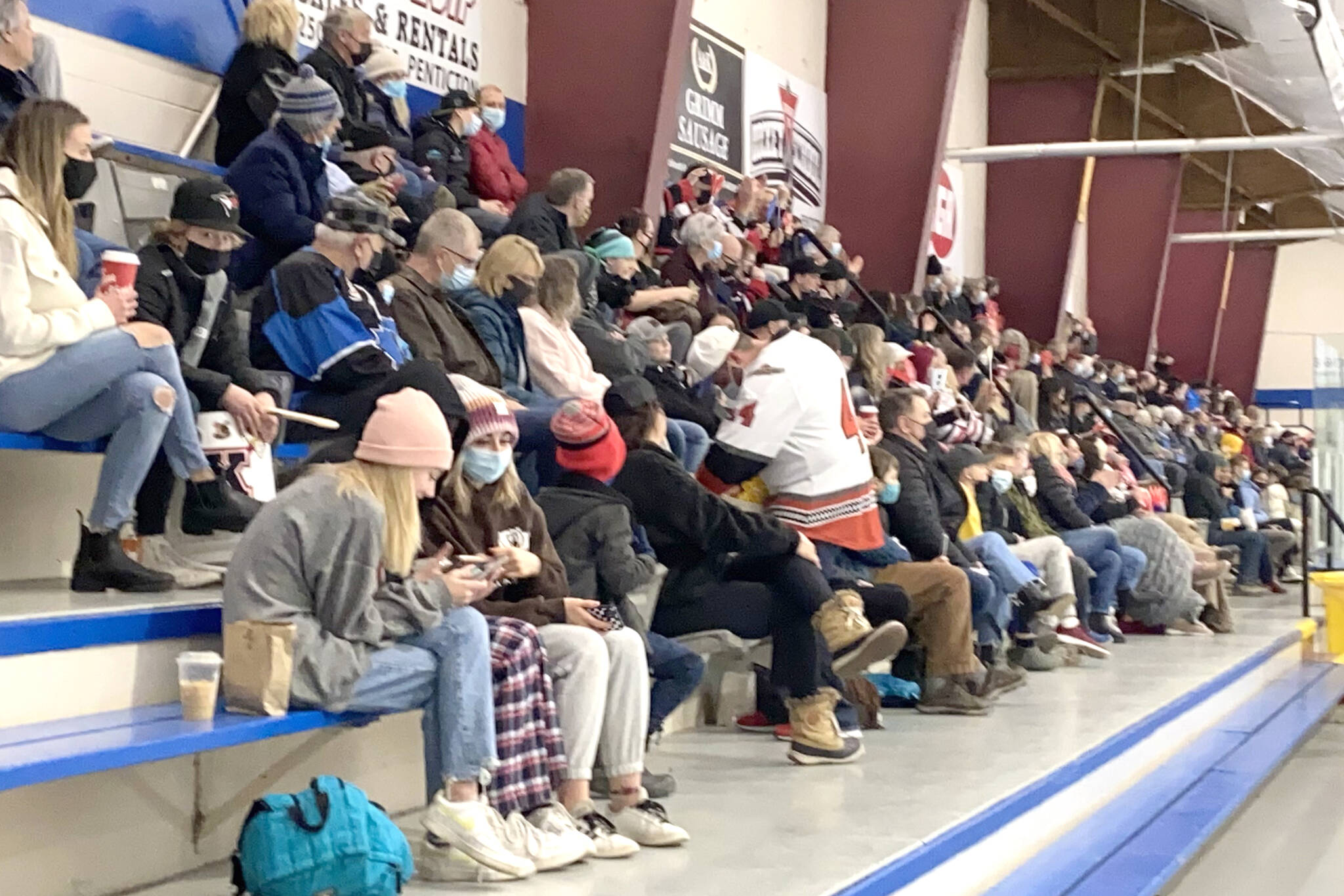 A crowd of 514 people at the Summerland Arena watched the fourth game of the playoff series between the Summerland Steam and the Kelowna Chiefs in Junior B hockey action on Saturday evening.