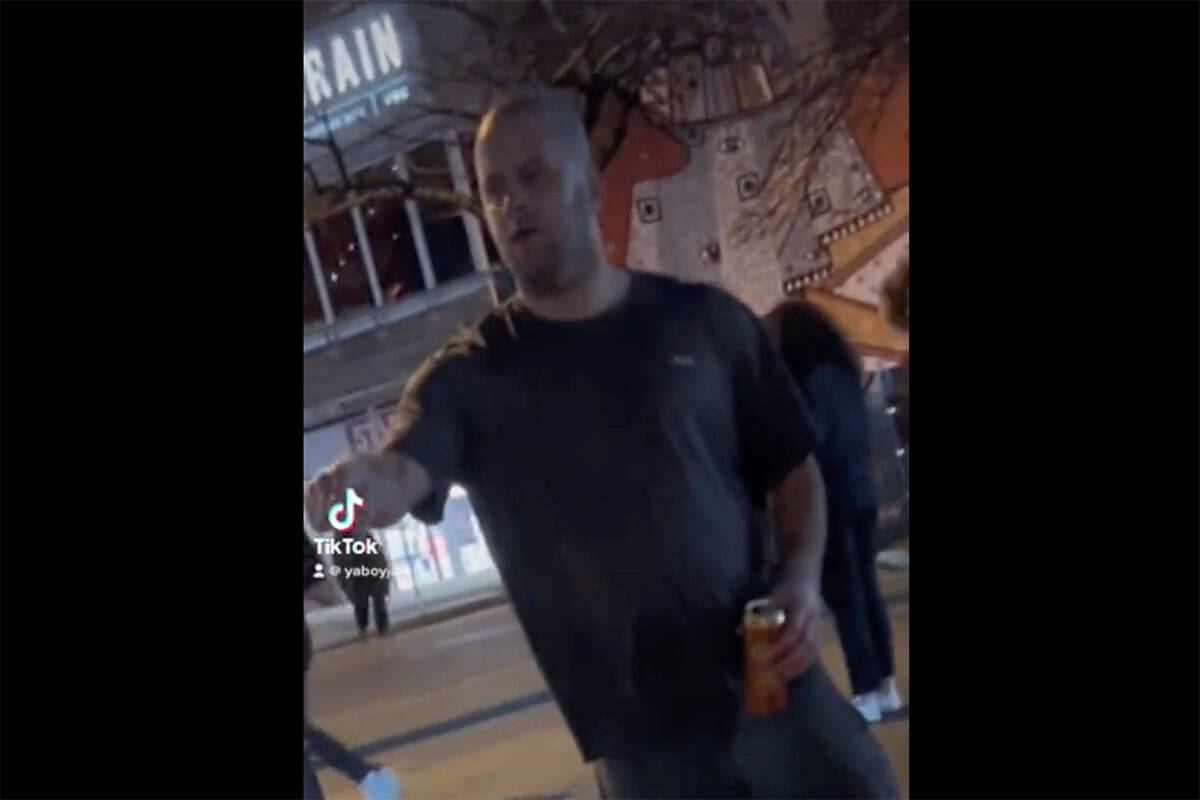 A screenshot of the TikTok video of a man alleged to have issued homophobic slurs who later turned himself in to the Vancouver Police Department. (Twitter/ @jamiepine)