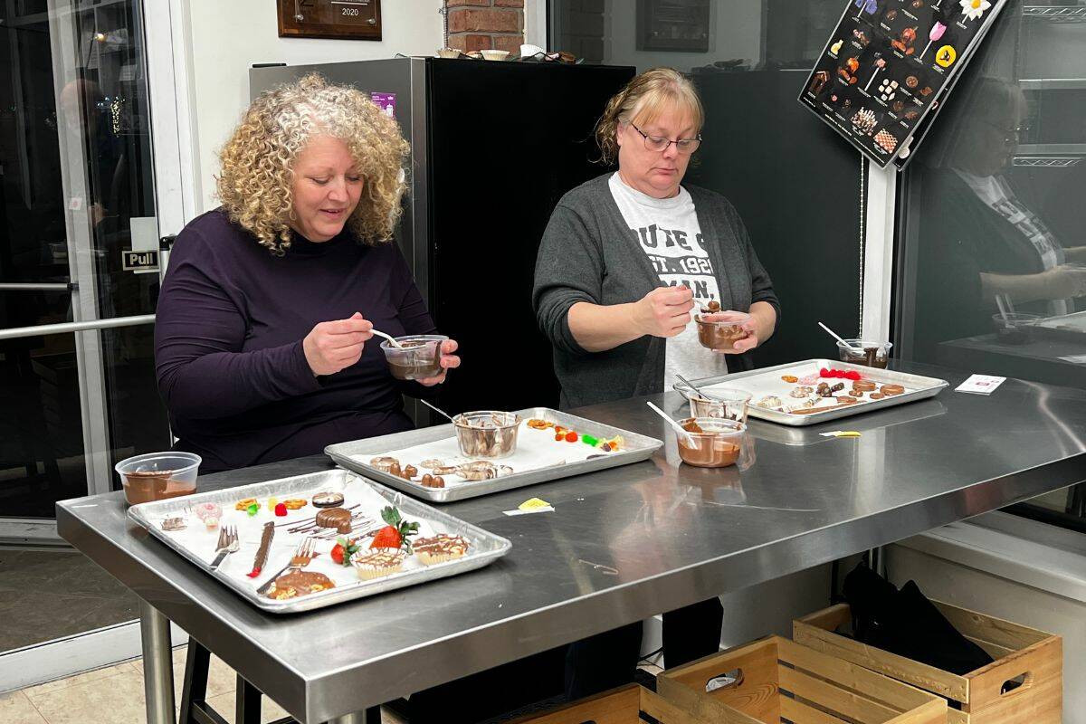 Guests at the chocolatier class learned numerous techniques, including marbling, molding and melting (Bowen Assman- Morning Star)