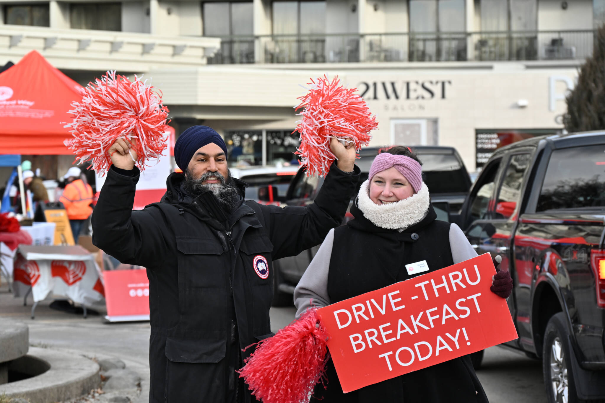NDP Leader Jagmeet Singh cheers on drivers as they arrive at the United Way's annual fundraiser on March 2. (Brennan Phillips - Western News)