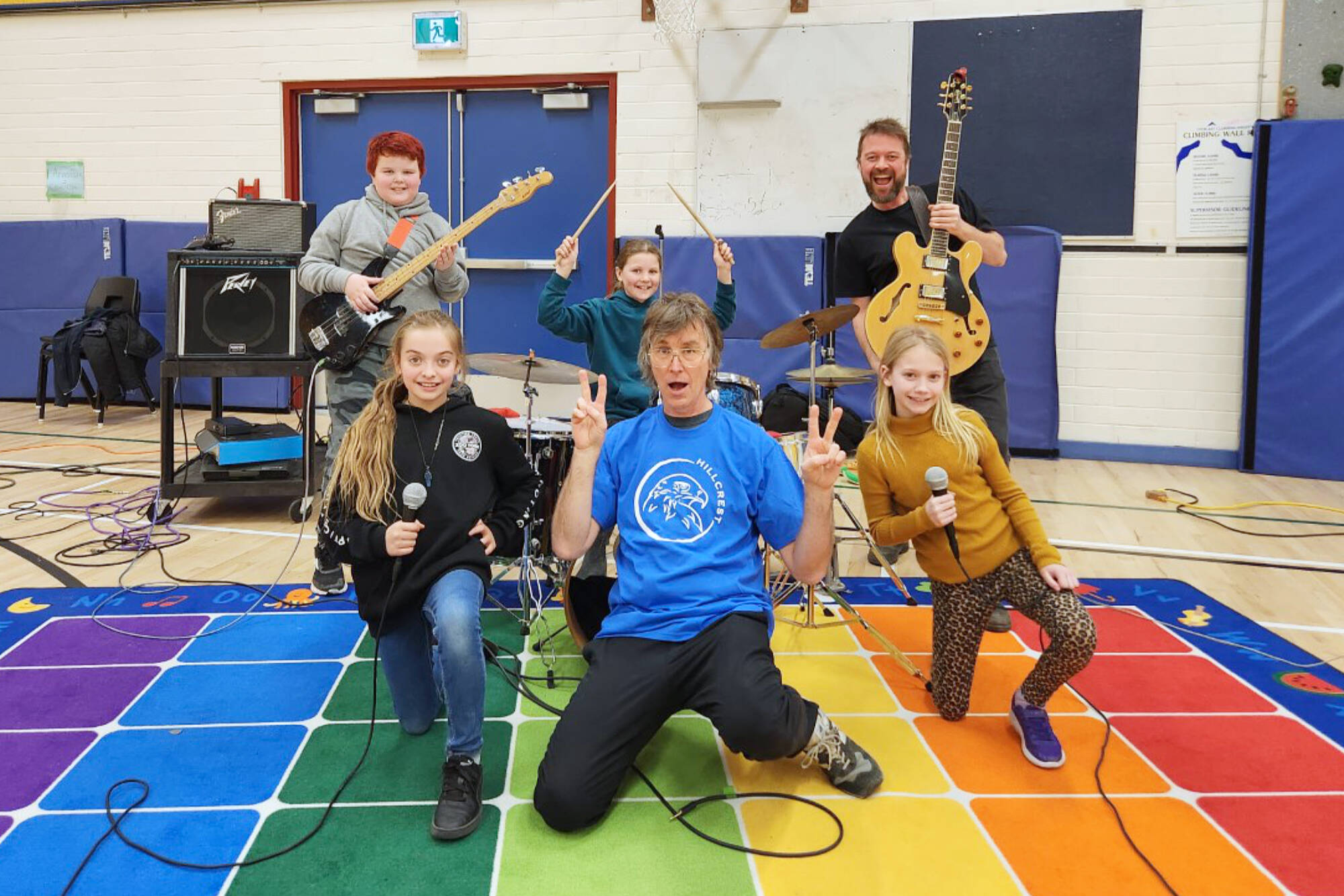 Sloan vocalist/bassist Chris Murphy shares a moment with Hillcrest Elementary teacher Brook Roberts and students Theiadh Beaumont, Olivia Coyne, Alexander Buchanan and Alix Kraft on Monday, March 6. The students played the band’s hit, The Rest of My Life, in the school’s video entry for the recent CBC Music Class Challenge. Murphy spent the afternoon at the school on Monday, following Sloan’s Sunday night concert at Song Sparrow Hall. (Contributed)