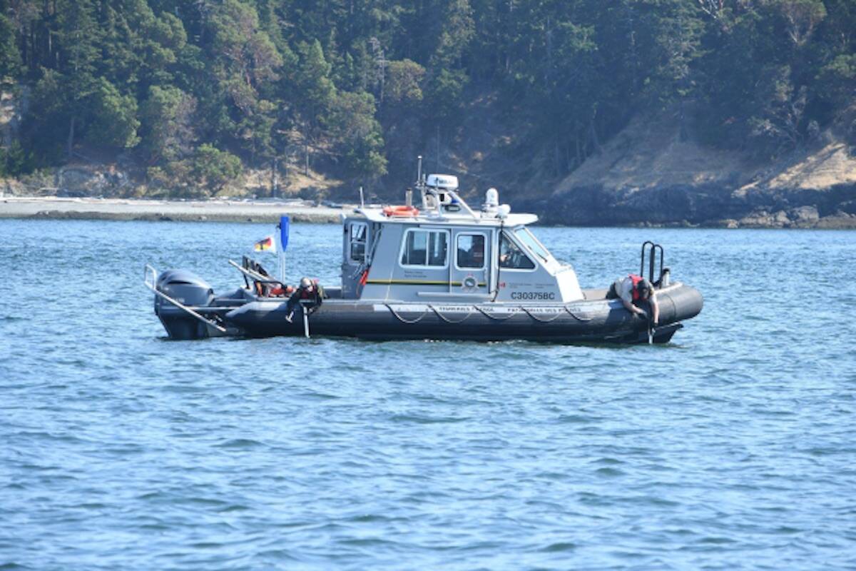 A Fisheries and Oceans Canada boat practicing using their oikomi pipes to deter marine life during the fuel spill response to a sunken fishing boat on August 25, 2022. (Courtesy of NOAA Northwest Fishers Science Centre)