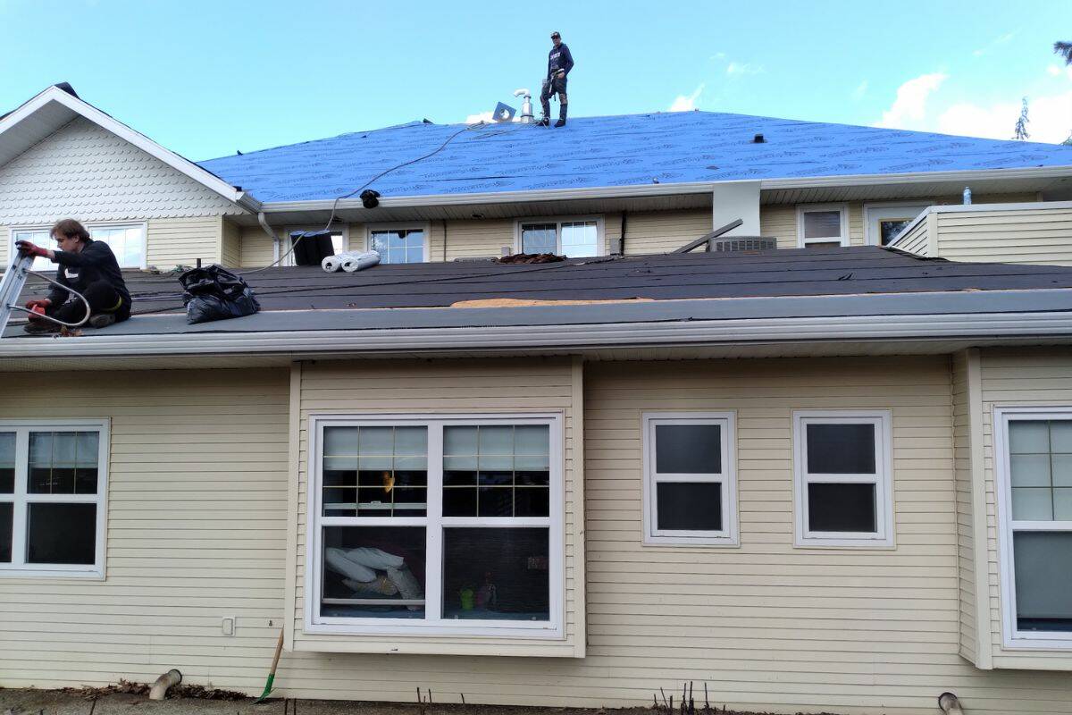 The LMEC Siding and Community Roofing crew are hard at work replacing the old roof at the North Okanagan Hospice House. (Contributed)